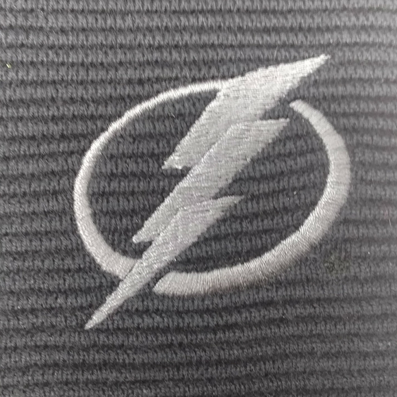 Men's NHL Muskoka Optic Crest Crew Neck Sweater - Picture 4 of 11